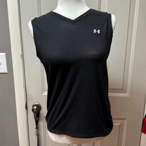 Under Armour Tops - Under Armor v neck tank, size medium